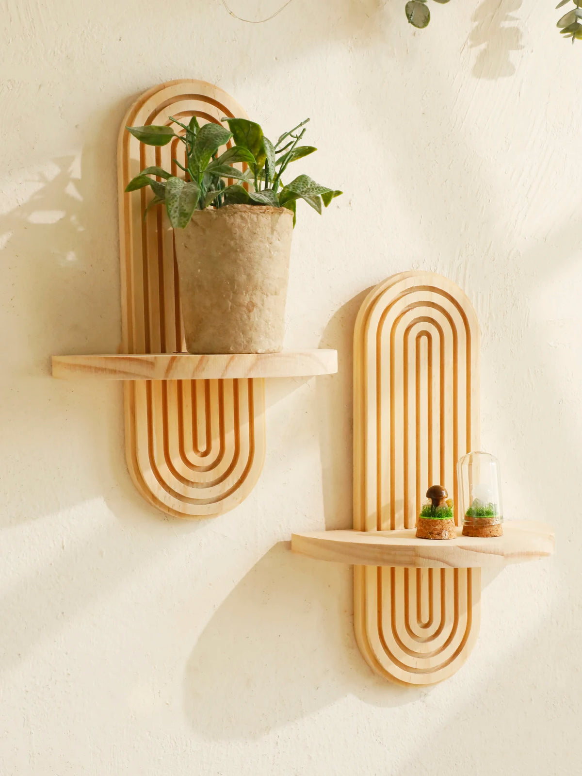 Étagère murale géométrique en bois naturel